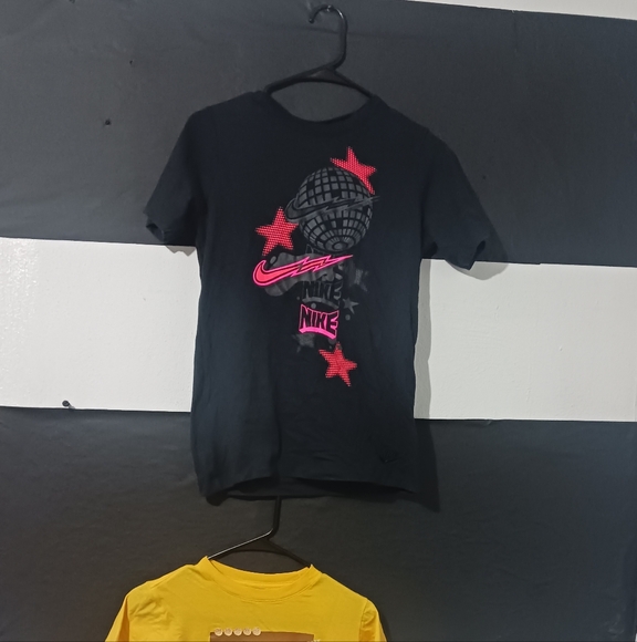 Bundle of Nike Boy Logo Graphic Tees - Picture 2 of 15